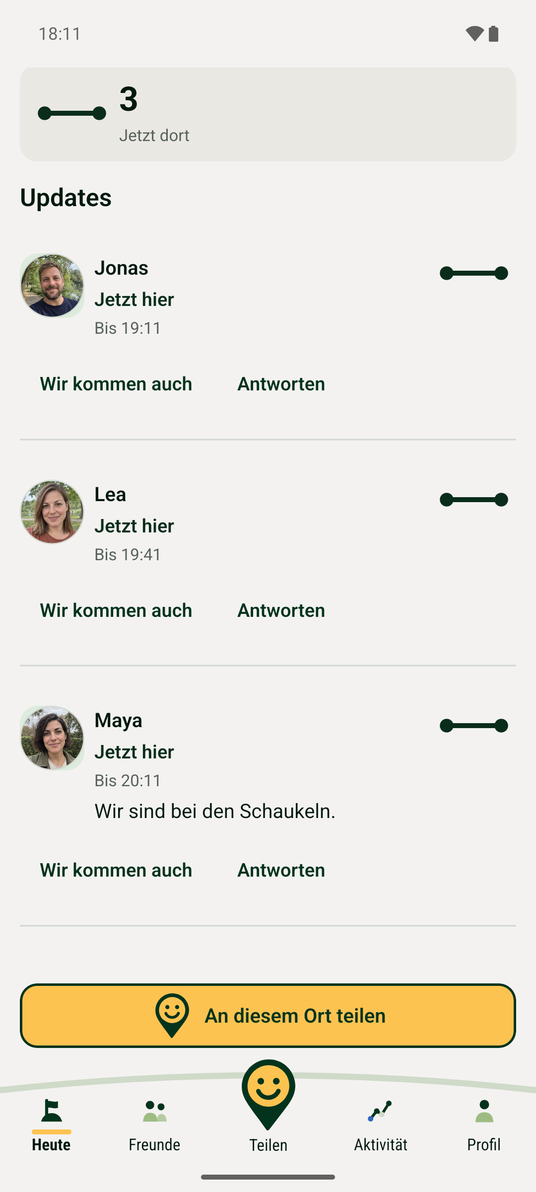 Updates an einem Spielplatz: Jeder Beispielfreund hat einen eigenen Status mit „Wir kommen auch“ und „Antworten“.